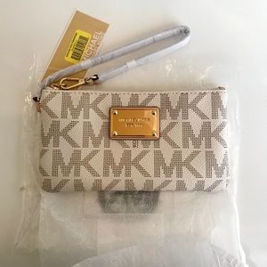 Michael Kors Jet Set Wristlet (Authentic)
